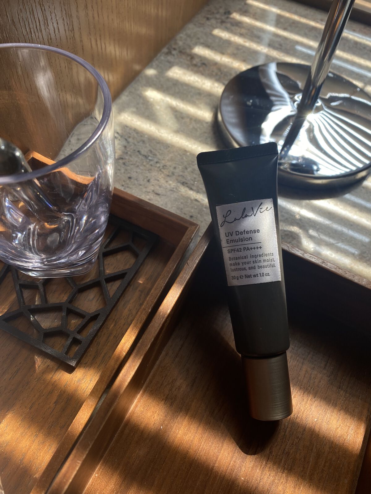 《LalavieでUVケア》

🚪┊@lalavie_official 
UVディフェンスエマルジョン📍

素肌に溶け込むような
瑞々しい付け心地で
肌にスーッと馴染む𓂩〞

付け心地ほんと最高なんよ✨

環境ストレスで肌荒れがち
や