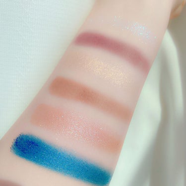 stila ブルーレルムのクチコミ「▶︎Stila
Blue Realm Velvet Eye Shadow Palette
(B.....」（2枚目）