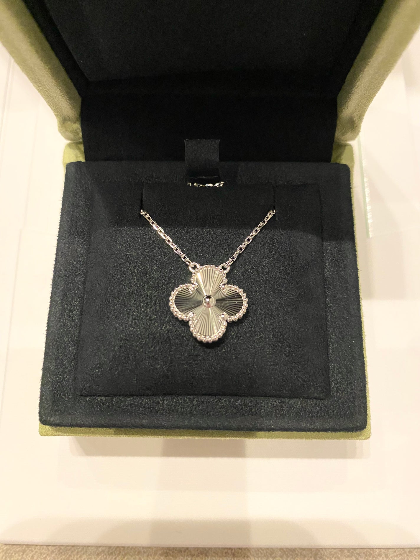 ゆタヌ on LIPS 「ヴァンクリーフ購入❣️ずっと欲しかったネックレスを貯金で買いま..」(3枚目)