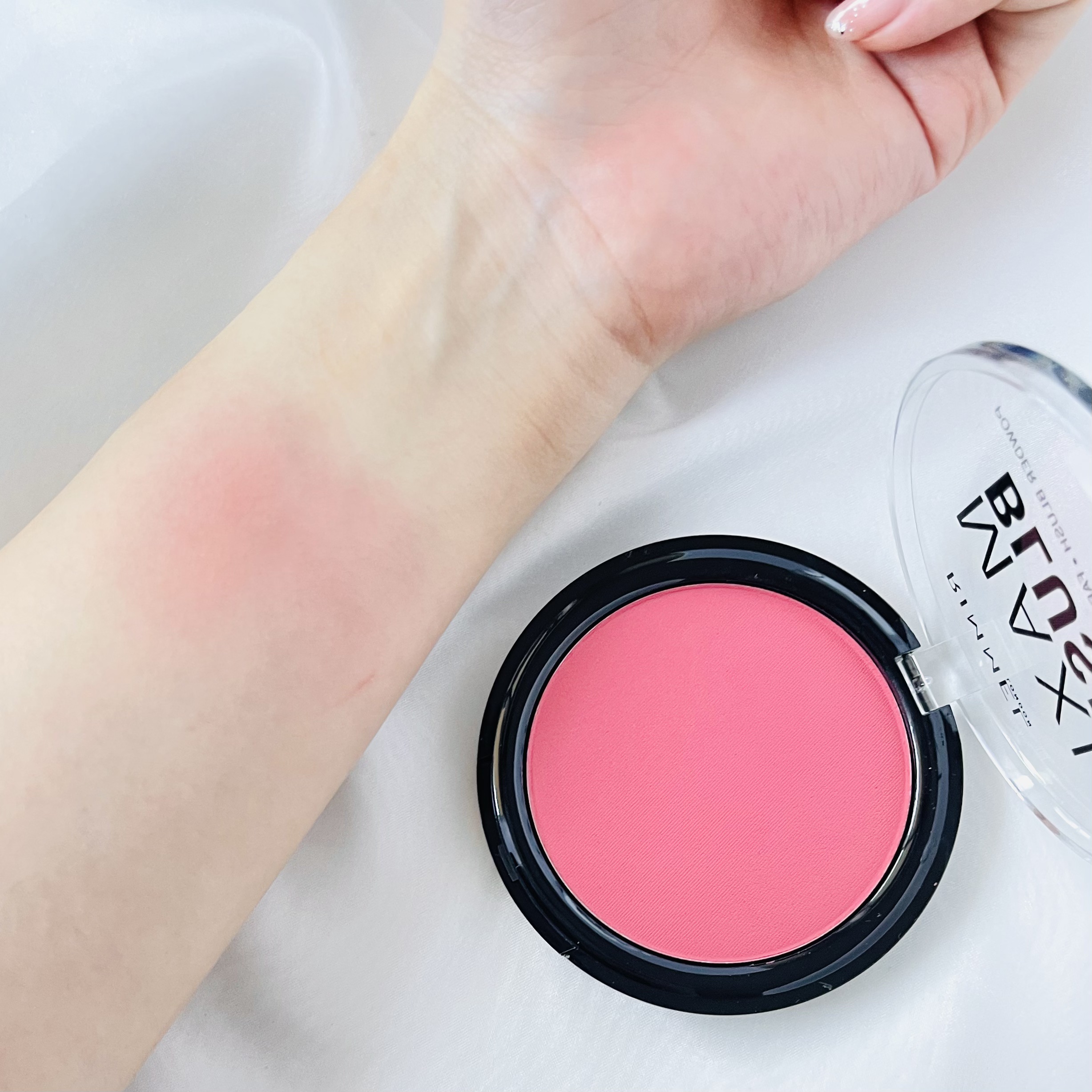 リンメル ロンドン マキシブラッシュのクチコミ「003：鮮やかピンクがキュートな ワイルドカード
じゅわっと色づく血色感のあるチーク！
ふんわ.....」（3枚目）