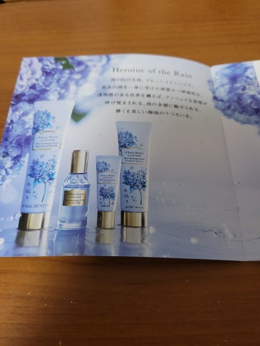 Flora Notis JILL STUART ブルー ハイドレンジア オードパルファンのクチコミ「5月24日発売🍀
とてもどタイプな香りで予約しました💜
香水とは別にリップセラムにヘアミルクも.....」（2枚目）