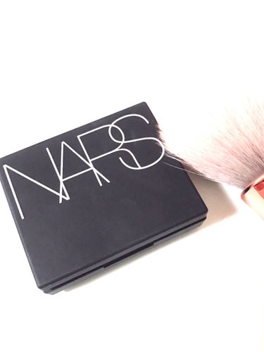 NARS ブラッシュ ミニのクチコミ「NARS　ブラッシュ ミニ　4100

一度は使ってみたかったチーク！！
ミニがまた丁度よく、.....」（3枚目）