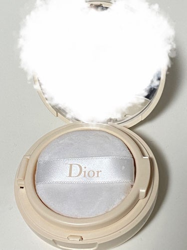 Dior ディオールスキン フォーエヴァー クッション パウダーのクチコミ「今回はDiorディオールスキン フォーエヴァー クッション パウダーのフェアーを紹介します！
.....」（2枚目）