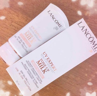 久しぶりの投稿です。。。
けーぽに走りすぎてました(--;)

先日ずっと欲しかった
LANCOME UVエクスペール トーンアップローズ🌹✨を買いました(*´꒳`ﾉﾉﾞ☆

ほんのりピンクに、そして一