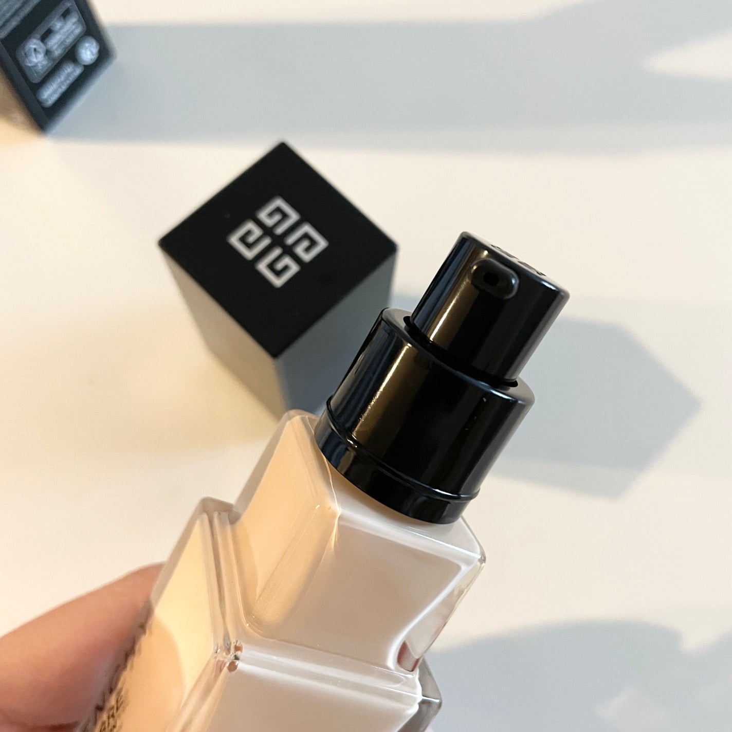 プリズム・リーブル・スキンケアリング・グロウ/GIVENCHY/リキッドファンデーションを使ったクチコミ(2枚目)