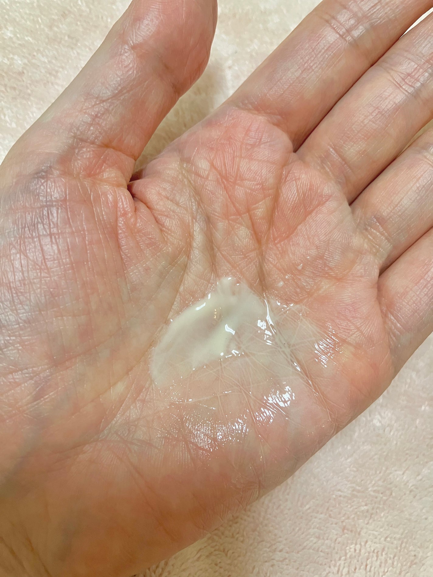 Pigu on LIPS 「カバーマークの美容液です♪カサつく肌にもすっとなじむ、濃厚な乳..」(3枚目)