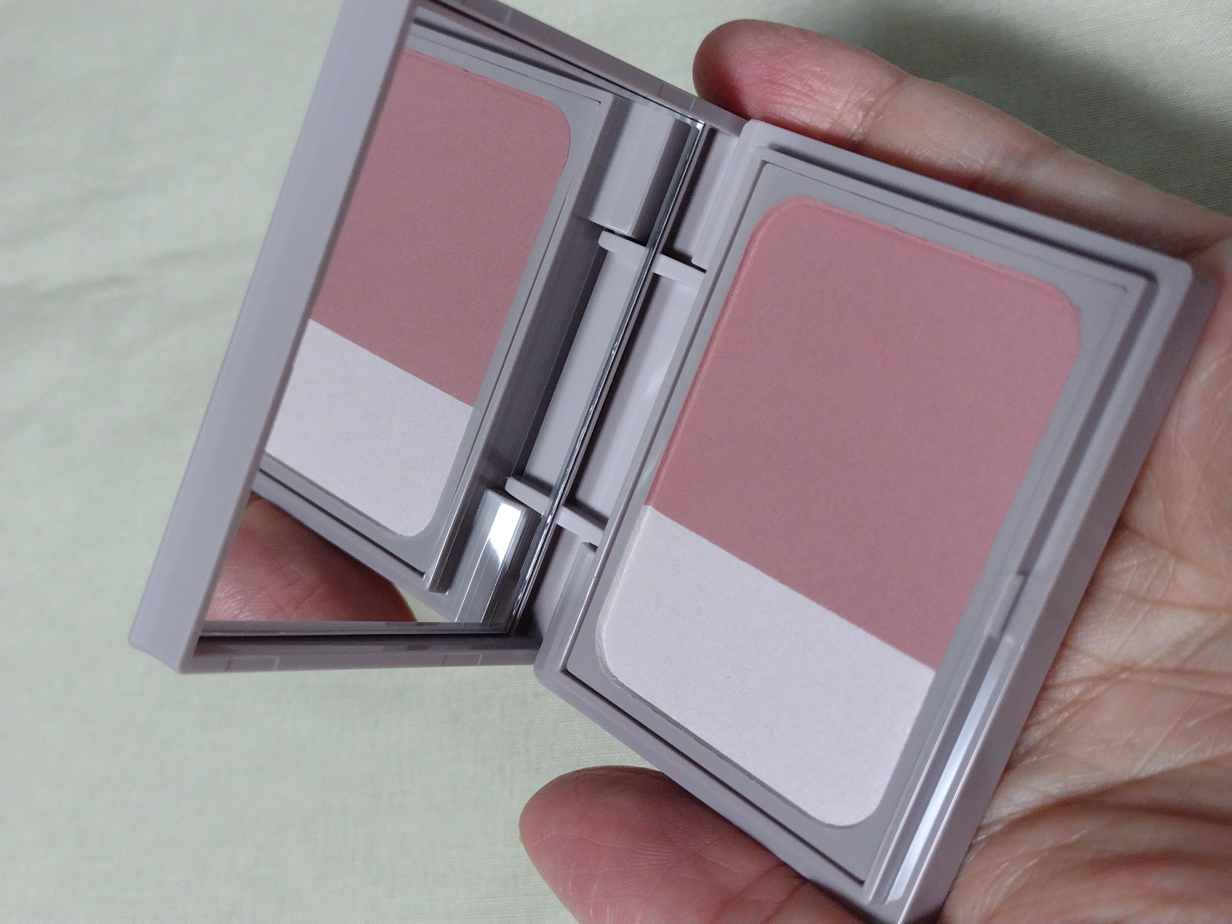 シアーブラッシュ /rafuna/パウダーチークを使ったクチコミ（1枚目）