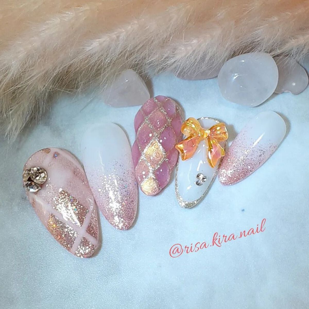 r.kira.nail on LIPS 「🤍🤍🤍可愛いデザインも作ってみた😊mica様の#パールプラスス..」(1枚目)