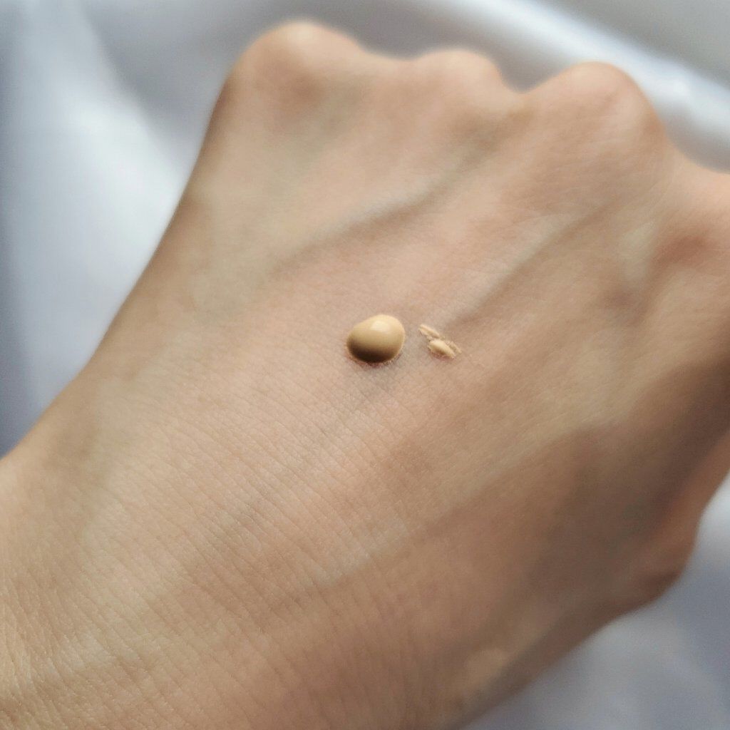 フローレス ルミエール ラディアンス パーフェクティング ファンデーション 1N1 CREME/ローラ メルシエ/リキッドファンデーションを使ったクチコミ（3枚目）