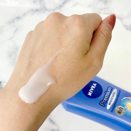 プレミアムボディミルク ホワイトニング【医薬部外品】 /ニベア/ボディミルクを使ったクチコミ(6枚目)