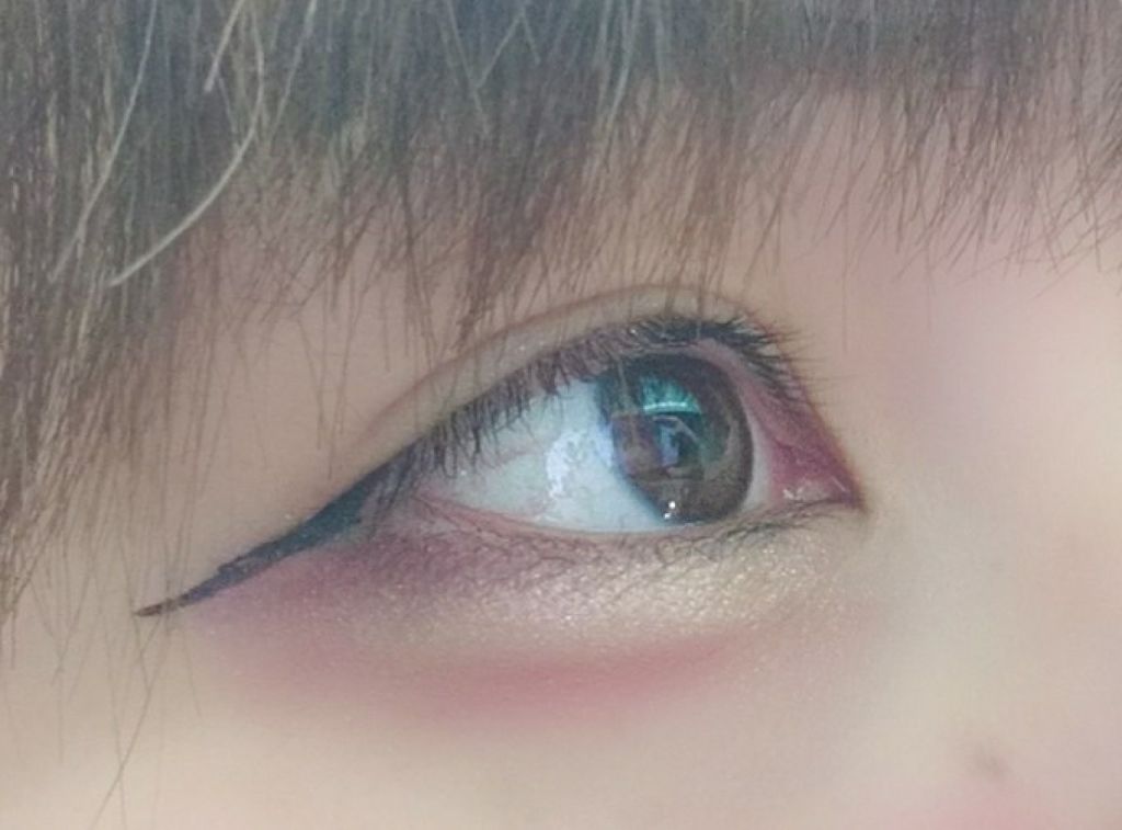 スパークリングアイグロス/スウィーツ スウィーツ/リキッドアイシャドウを使ったクチコミ(2枚目)