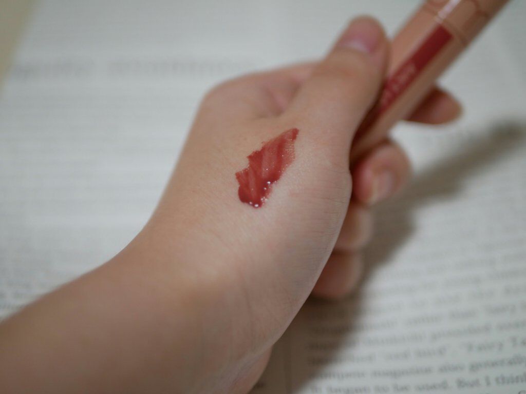 ジューシーラスティングティント/rom&nd/リップティントを使ったクチコミ（2枚目）