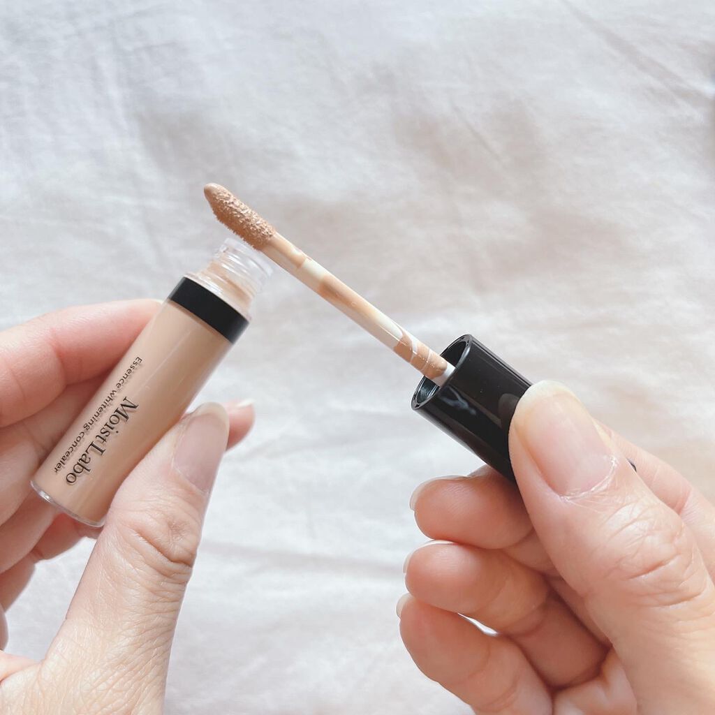 モイストラボ エッセンス薬用美白コンシーラー ナチュラルオークル03/Moist Labo/リキッドコンシーラーを使ったクチコミ（2枚目）