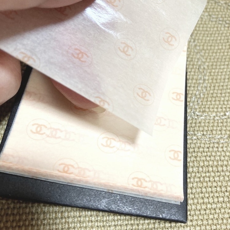 オイル コントロール ティッシュ/CHANEL/あぶらとり紙を使ったクチコミ（3枚目）