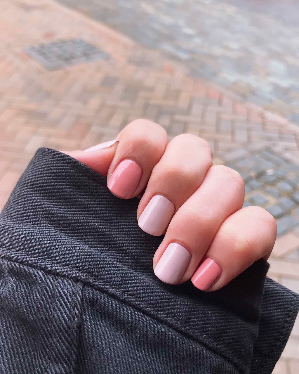 ゆま on LIPS 「手を綺麗にするモチベ#メイク写真#ネイル#2色..」(1枚目)