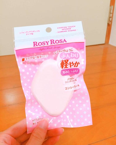 ROSY ROSAのダイヤ型スポンジ！
厚手だからファンデーションのムラが出来にくいし、パフパフしてて気持ちいい(笑)💕

側面も使えるから、小鼻周りも優しく丁寧にパフパフ出来ます！😉 #リピートコスメ