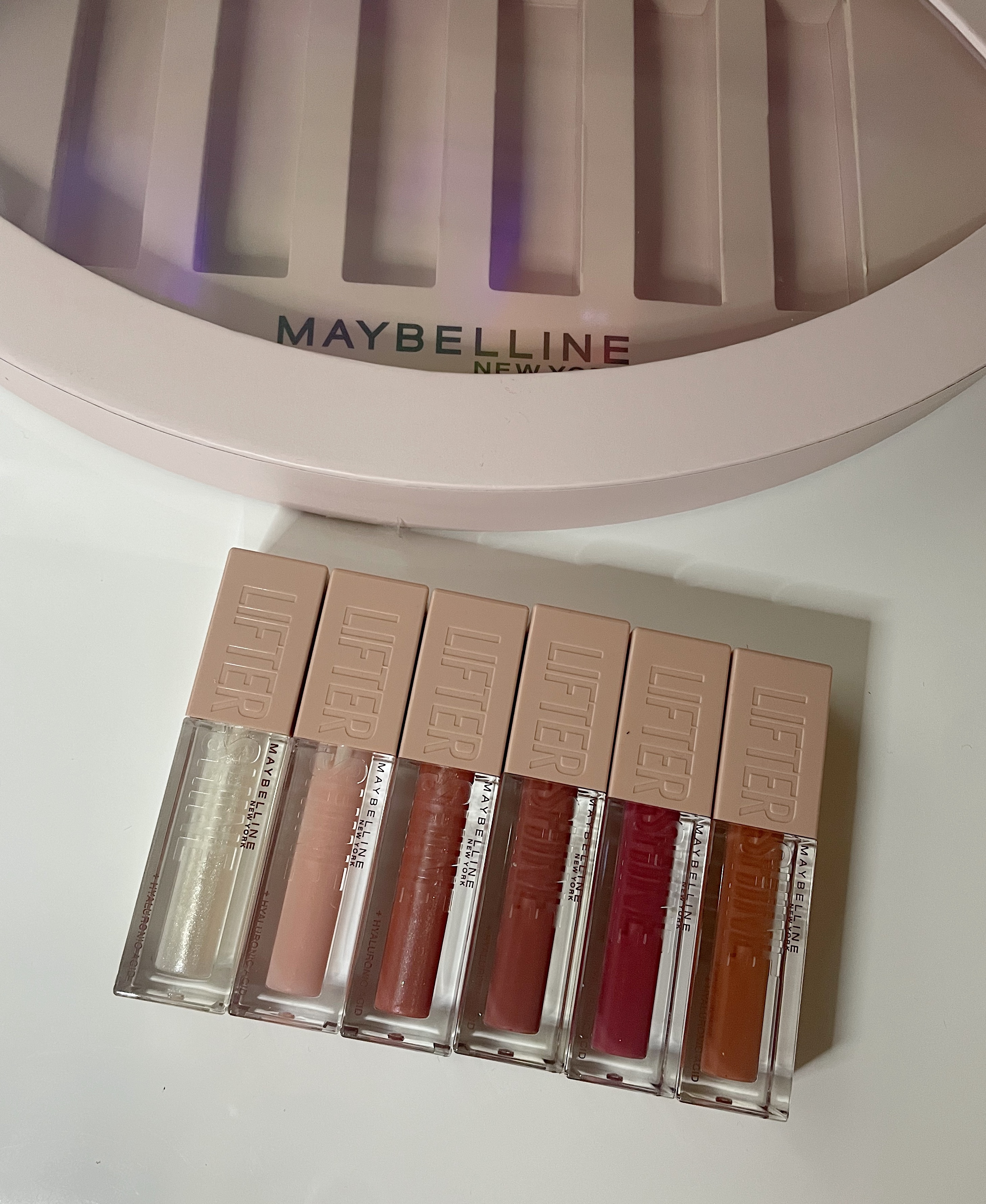 メイベリン　ニューヨーク様よりいただきました👄♡

全米No.1 グロスプランパーが日本上陸するよ〜〜🇺🇸

一枚目右から(2、3枚目上から)
001 アイシーパール(ラメ感強め)
002 アイシーピンク
003 ベリームーン(ラメ感