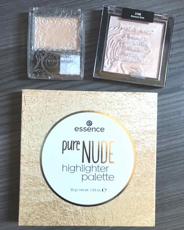 essence のpure NUDE highlighter palette✨
4色のハイライトが入ってカナダドルで＄12(約950円くらい)👛 安い👏
しかも輝きも綺麗✨
しっとりというよりかはサラサ