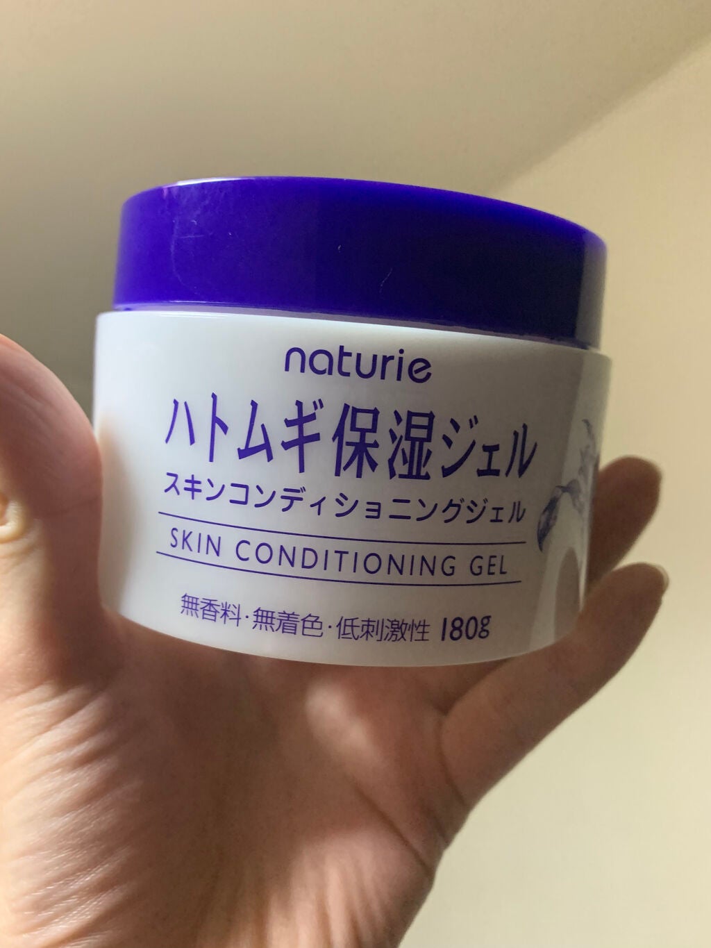 ぽん on LIPS 「乾燥肌にこれしかない!!ハトムギ保湿ジェルはだがつっぱっるけど..」(1枚目)