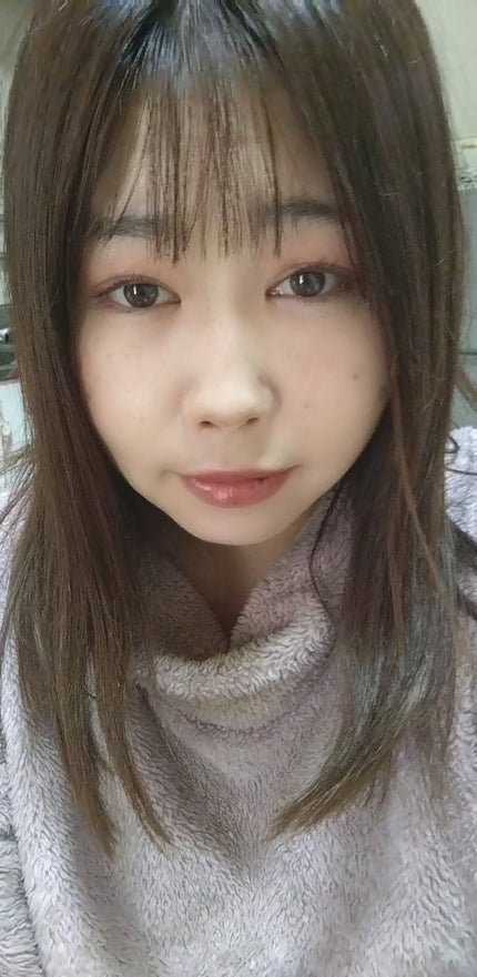 マイ♡リップスパートナー on LIPS 「みんなはどっちの二重が好き?悲報。昨日保湿し過ぎ+寝過ぎで左側..」(1枚目)