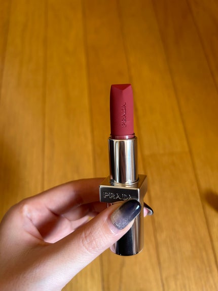 モノクローム ウェイトレス リップカラー(スムース ナイロン)/PRADA BEAUTY/口紅を使ったクチコミ(2枚目)