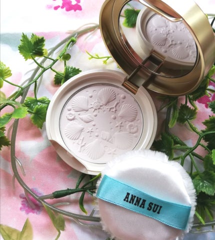 ANNA SUI ブライトニング フェイス パウダーのクチコミ「ANNASUI ブライトニングフェイスパウダー(ミニ) 9g 4500円+税
レフィル、パウダ.....」(2枚目)
