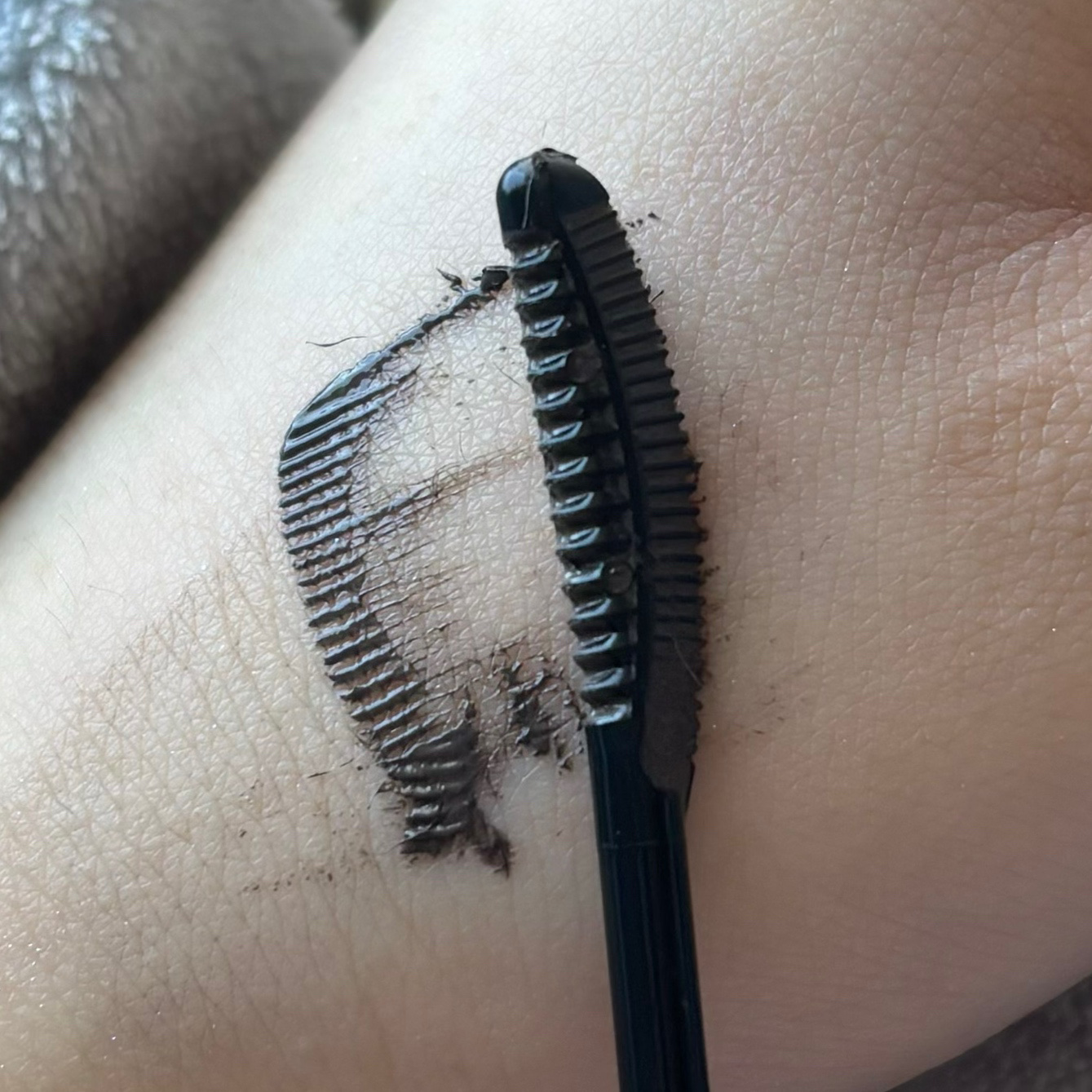 ラッシュガーディアン アングラヴィティマスカラ 52 アッシュブラック 　/LASHGUARDIAN/マスカラを使ったクチコミ（2枚目）