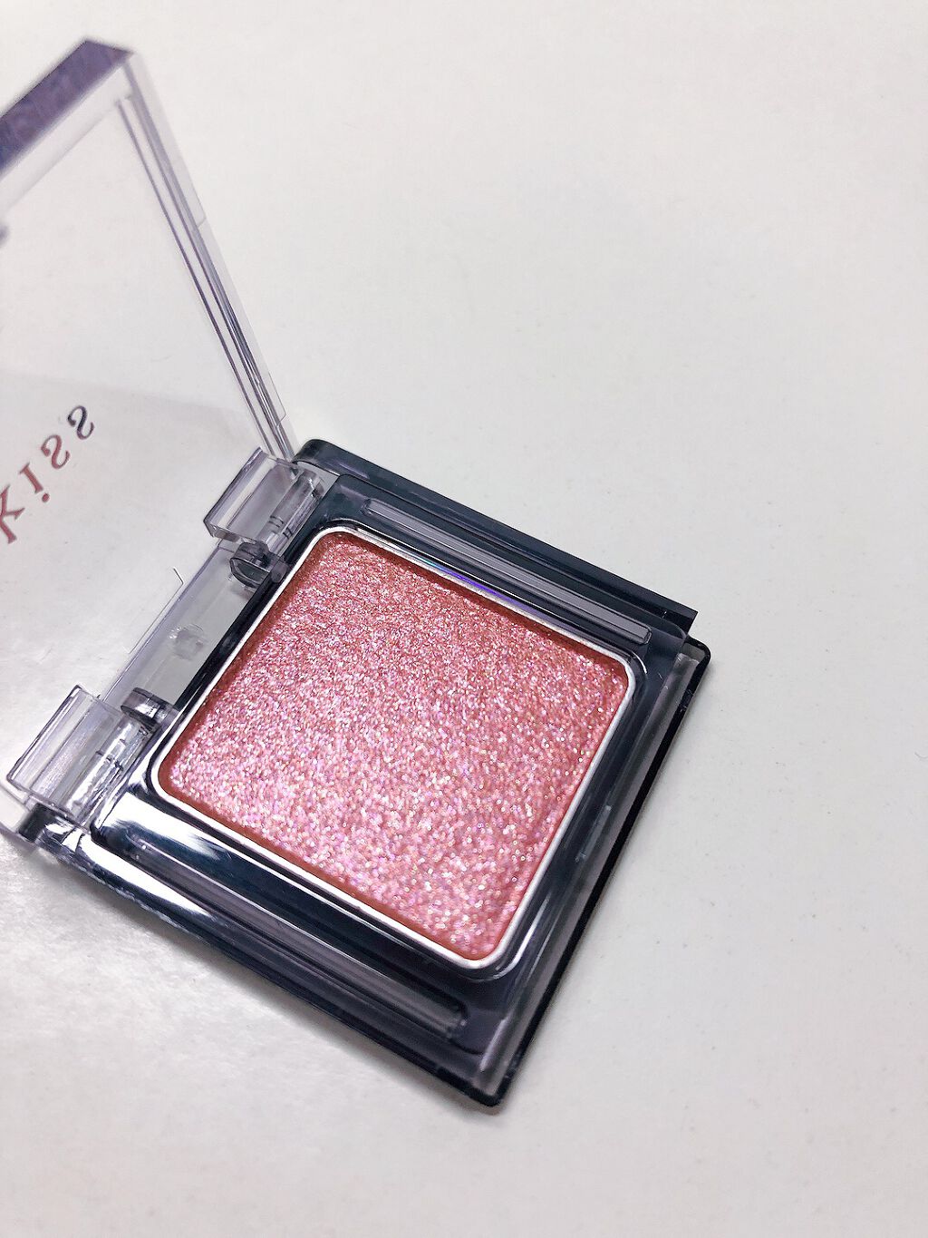  シアー グリッターアイズ 03 ダズリングガール(DAZZLING GIRL)/KiSS/単色アイシャドウを使ったクチコミ（3枚目）