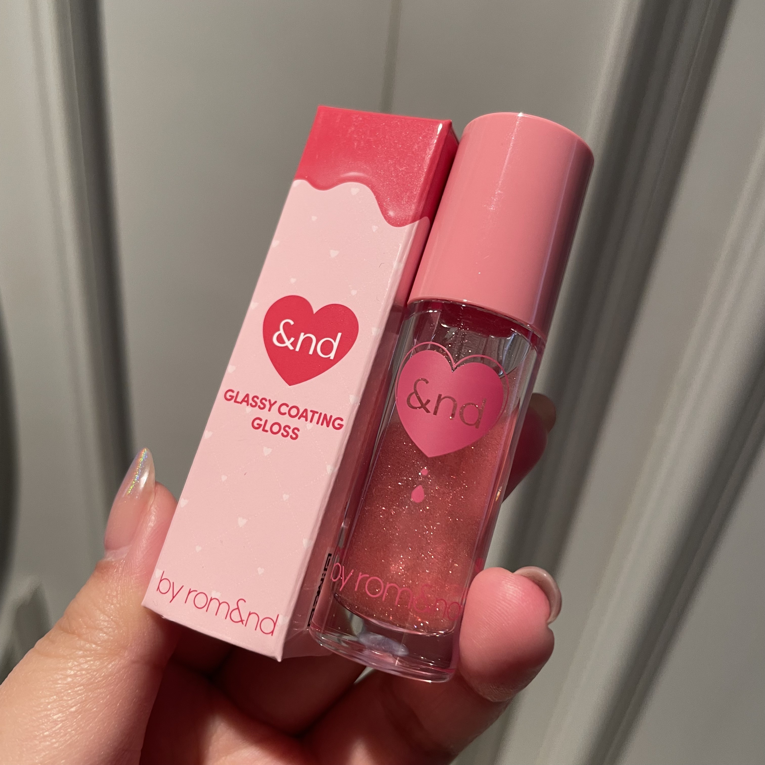 グラッシーコーティンググロス/&nd by rom&nd/リップグロスを使ったクチコミ（1枚目）