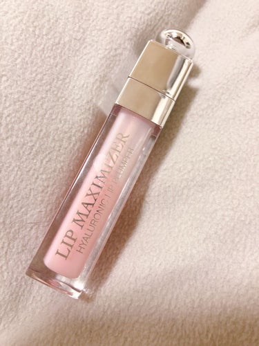 Dior　ディオール アディクト リップ マキシマイザー　

001を愛用しています💄

見た目は薄いピンクですが、唇に塗るとほぼ無色です！
スースーしてクセになる🙃✨

甘いバニラのような香りで、付け