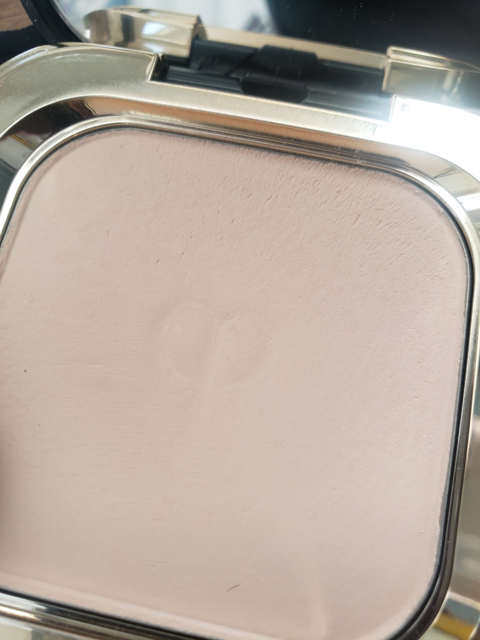 プードルコンパクトエサンシエルｎ/クレ・ド・ポー ボーテ/プレストパウダーを使ったクチコミ（1枚目）