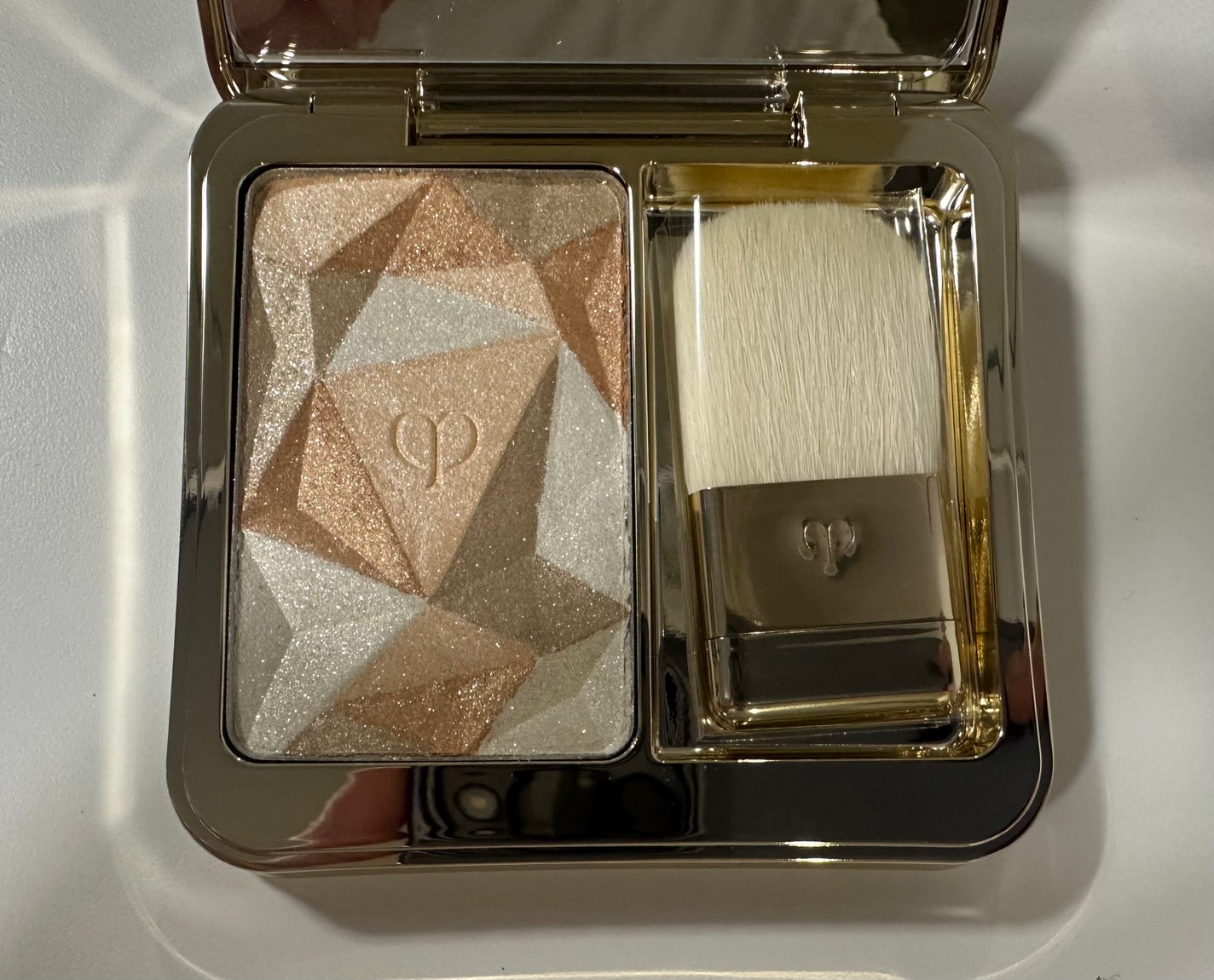 ル・レオスールデクラ /クレ・ド・ポー ボーテ/パウダーハイライトを使ったクチコミ(1枚目)