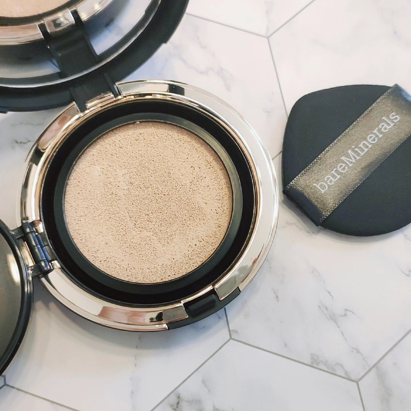 オリジナル ピュア セラム カバーアップ クッション/bareMinerals/クッションファンデーションを使ったクチコミ（3枚目）