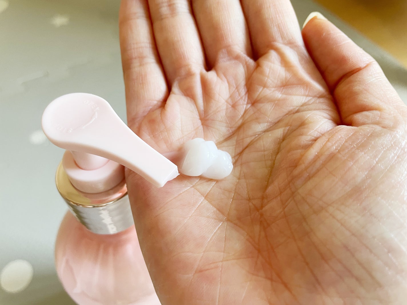 mok on LIPS 「ジェニーハウス クリスタルシリーズ髪のうねりやくせ毛もつるんと..」(4枚目)