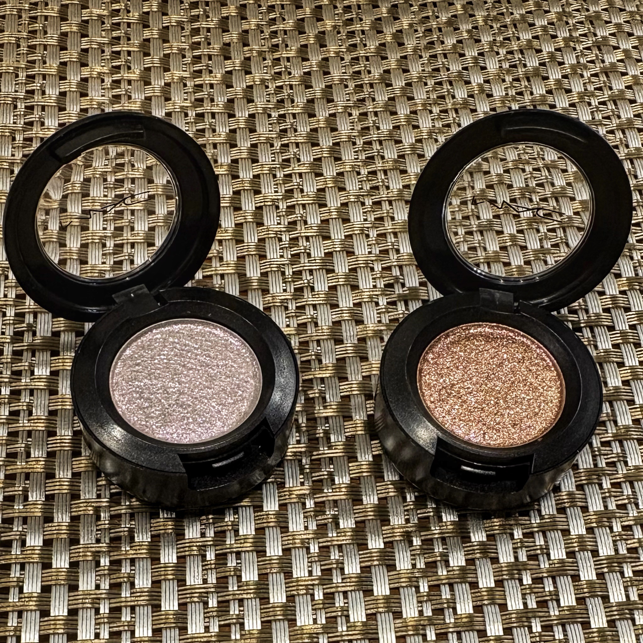 ダズルシャドウ シャイン デライト/M・A・C/単色アイシャドウを使ったクチコミ（1枚目）