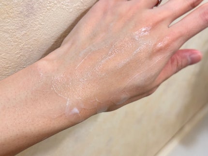 キューミースウィートボムホワイトクリーム/AGARISM/ボディクリームを使ったクチコミ(3枚目)