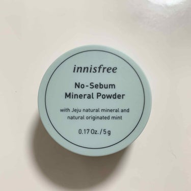 
⚫︎innisfree
⚪︎ノーセバムミネラルパウダー


新しいパウダーが欲しかったので購入しました𓂃𓂂𓏸
口コミ評価の高い有名なパウダーでしかもプチプラ🤍
粉が舞うぐらい粒子が細かくてサラッサラに