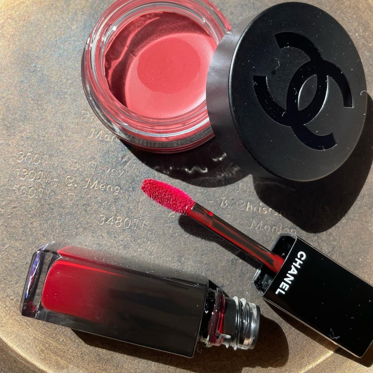 CHANELの口紅 ルージュ アリュール ラック他、1商品を使った CHANELの口紅 ルージュ アリュール ラック他、1商品を使った
