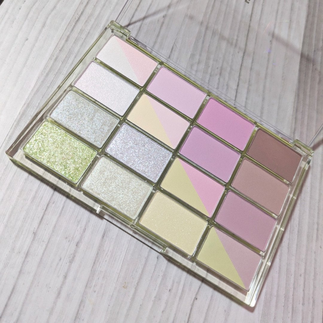 ソフトブラーリングアイパレット/wakemake/アイシャドウパレットを使ったクチコミ(2枚目)