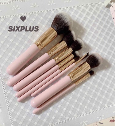 SIXPLUS ピンクのメイクブラシ💘💗💞

11本入っていて超優秀✨✨
めちゃくちゃフワフワで肌が全くチクチクしません！🌼✨

私はYouTuberのあさぎーにょちゃんが使っていて使いやすそうだなと思