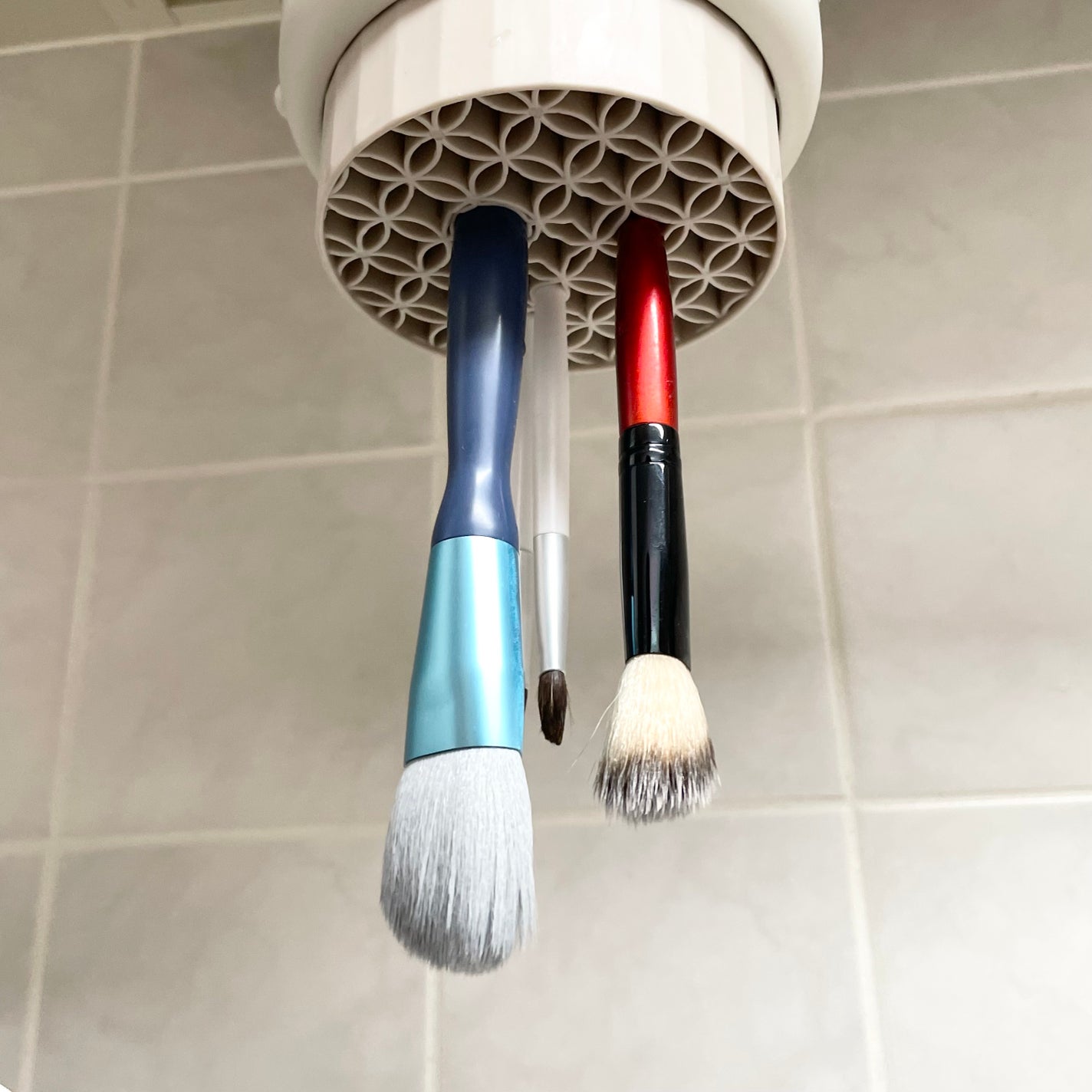 メイクブラシクリーナー/3COINS/その他化粧小物を使ったクチコミ(3枚目)