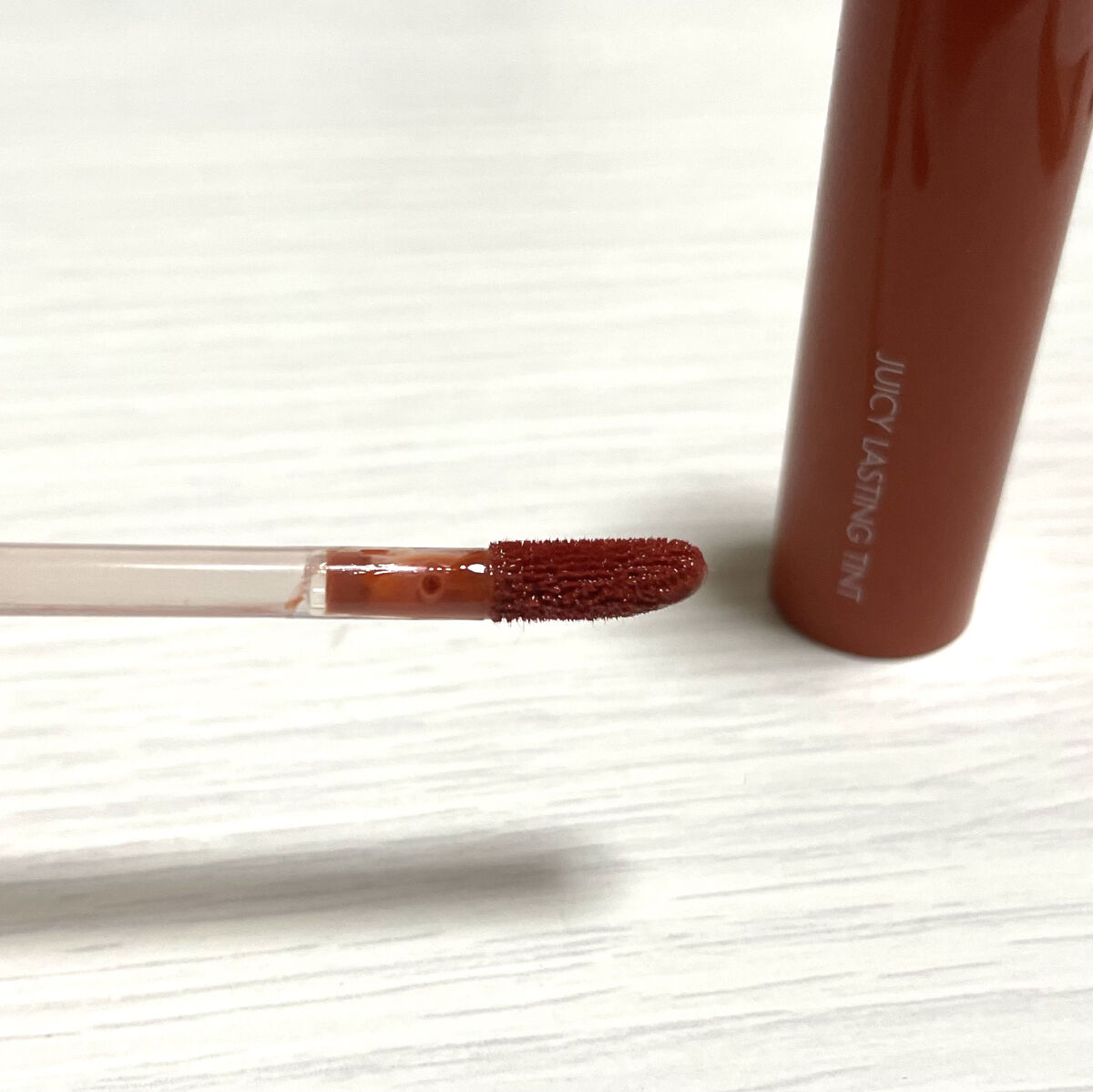 ジューシーラスティングティント/rom&nd/リップティントを使ったクチコミ（2枚目）