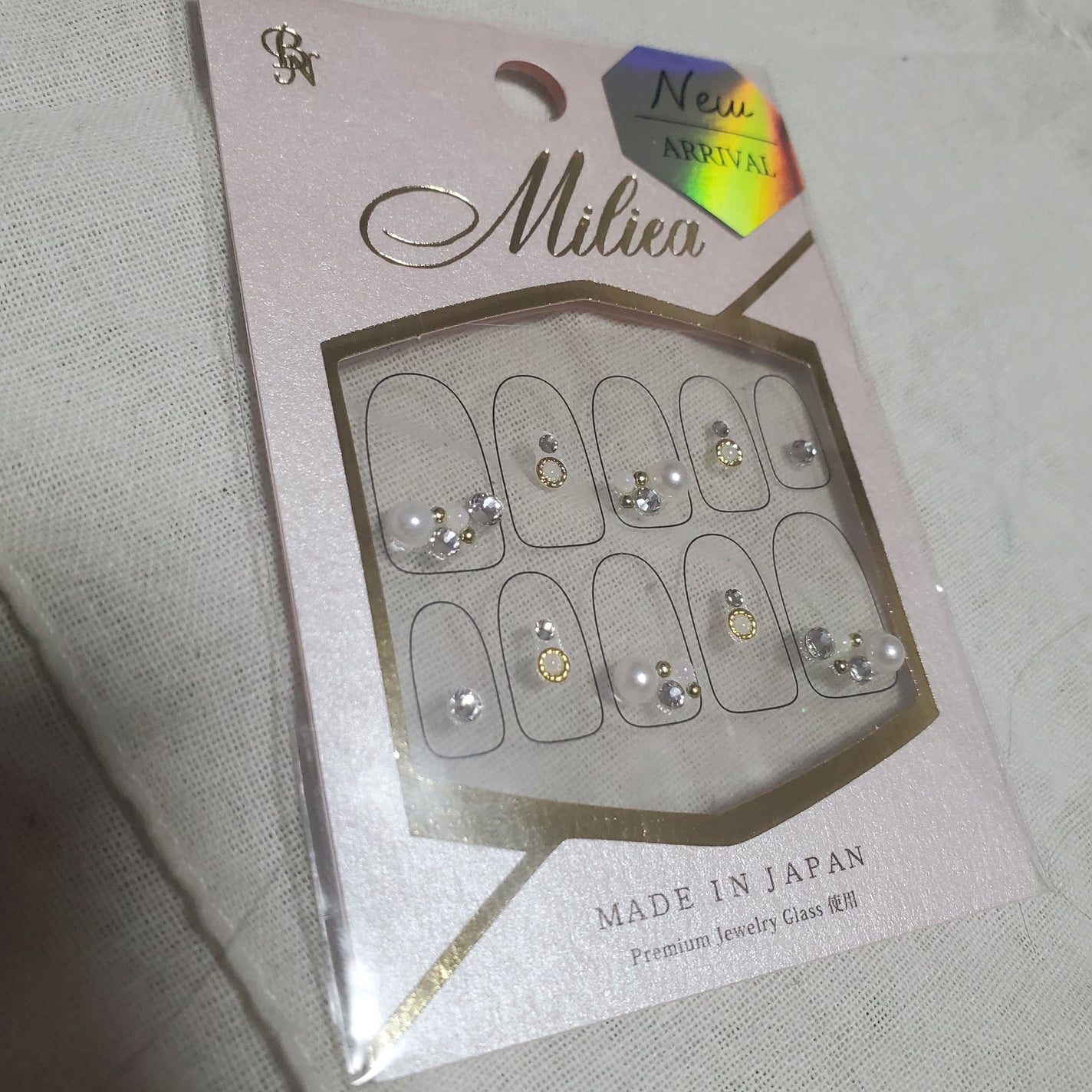 Miliea ミリア ジュエリーストーンネイルシール 全16種類/ビー・エヌ/ネイルシールを使ったクチコミ(1枚目)