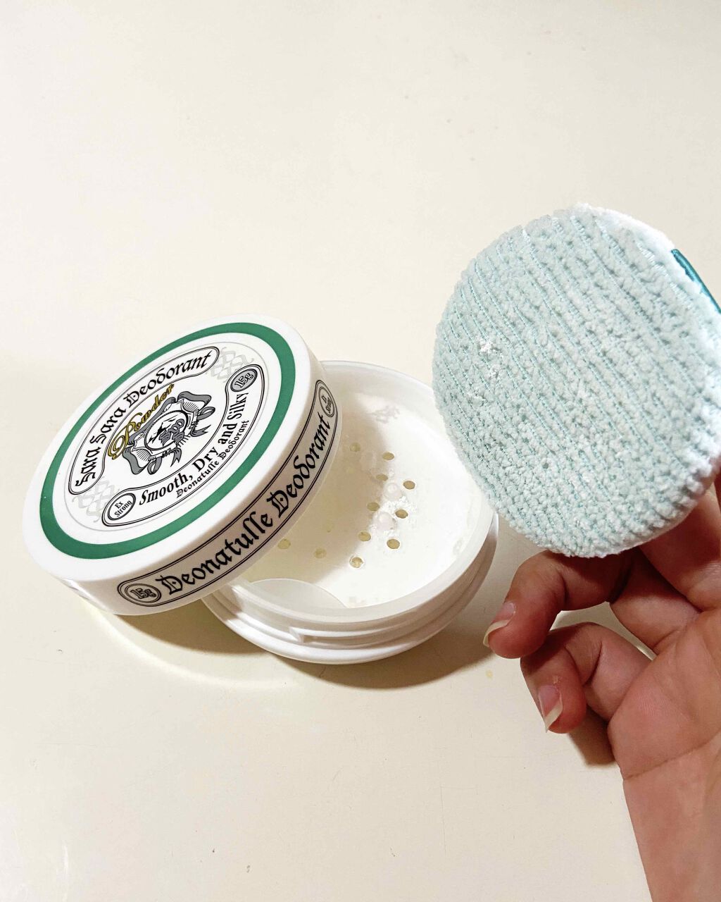 薬用さらさらデオドラントパウダー/デオナチュレ/デオドラント・制汗剤を使ったクチコミ(2枚目)