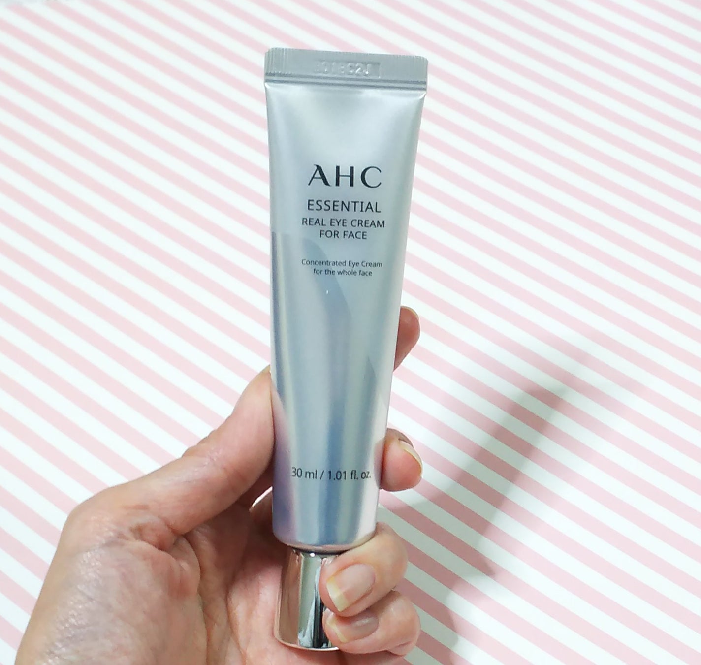 エッセンシャル リアル アイクリーム フォーフェイス/AHC/アイケア・アイクリームを使ったクチコミ(1枚目)