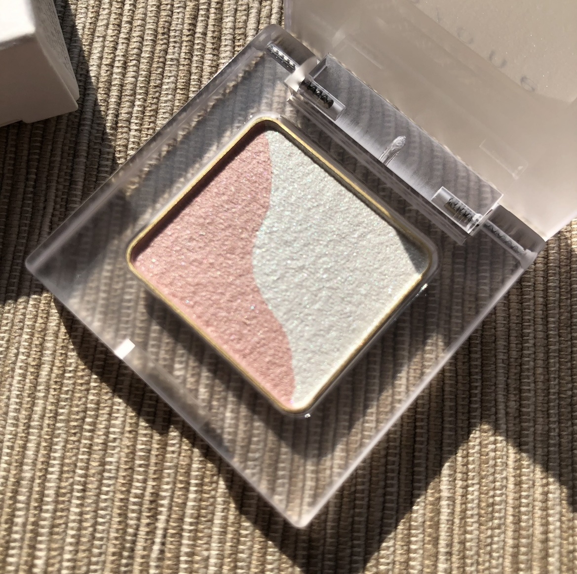 トーン ペタル アイシャドウ/to/one/アイシャドウパレットを使ったクチコミ（2枚目）