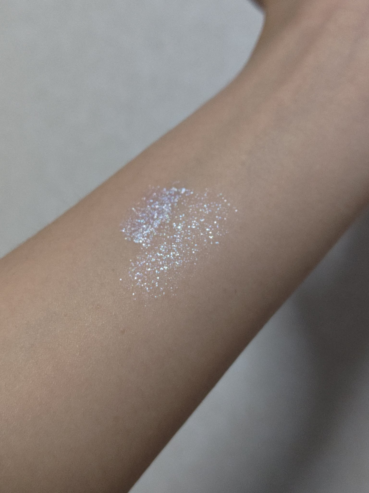 カラーステイ グリーミング アイズ リキッド シャドウ/REVLON/リキッドアイシャドウを使ったクチコミ（2枚目）