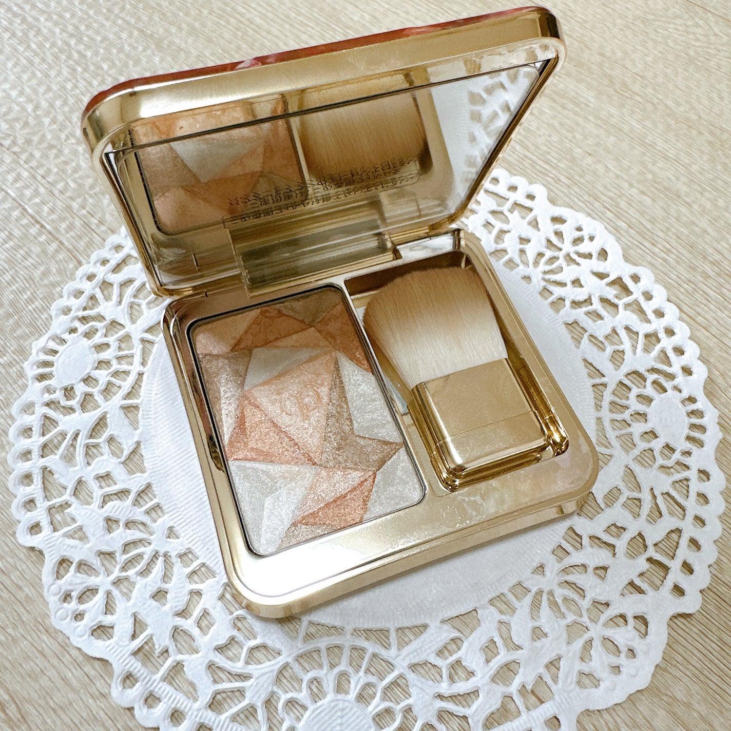 ル・レオスールデクラ /クレ・ド・ポー ボーテ/パウダーハイライトを使ったクチコミ(4枚目)