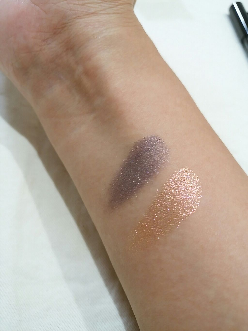 リュクスアイシャドウ 01 インカンデスント/BOBBI BROWN/単色アイシャドウを使ったクチコミ（2枚目）