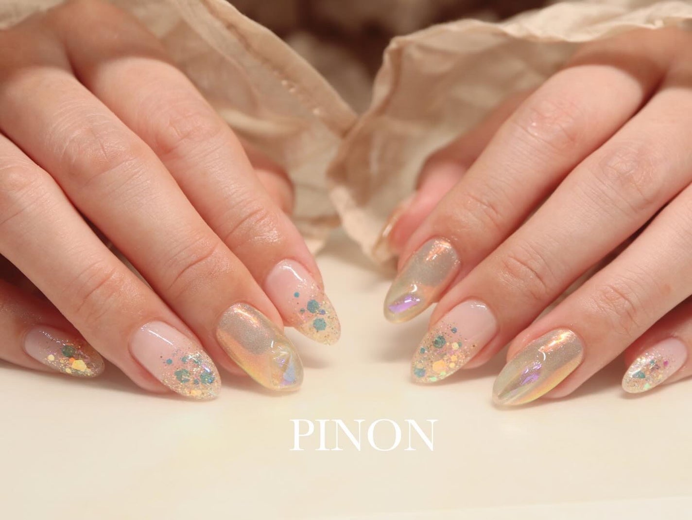 shino on LIPS 「simplecourse💅キラキラデザインをベージュ系に☺︎お..」(1枚目)